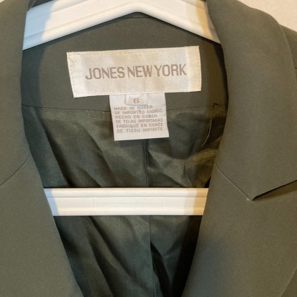 Jones New York Green Blazer - Picture 2 of 2